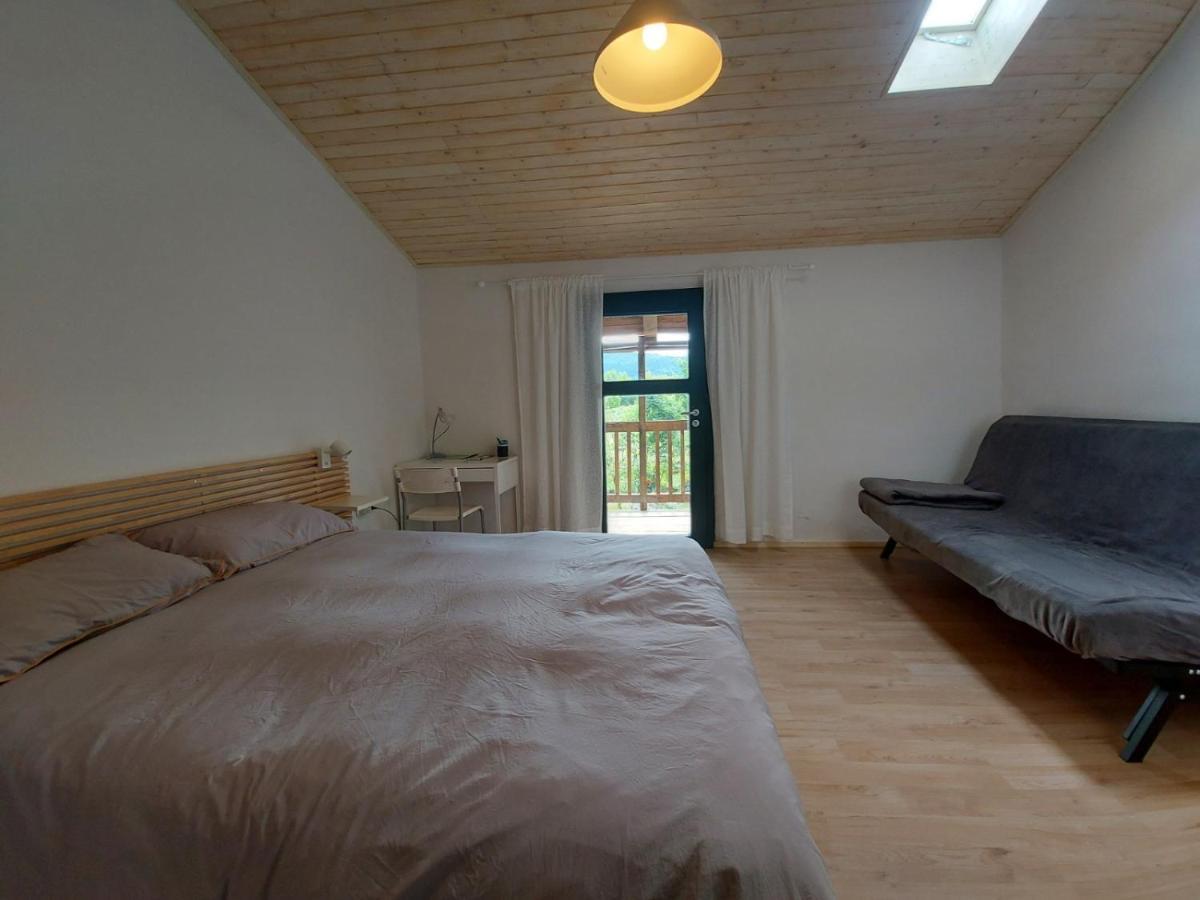 Apartmaji Hedera Komen Exterior photo